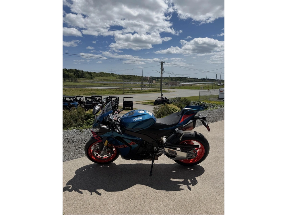 2027 Aprilia Rsv4 1100 - Stingray Blue alt