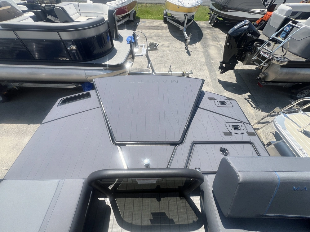 2025 Manitou 24 Explore Flcsr Stealth Triple alt
