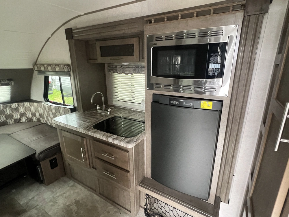 2018 Forest River R-pod Rp176 alt