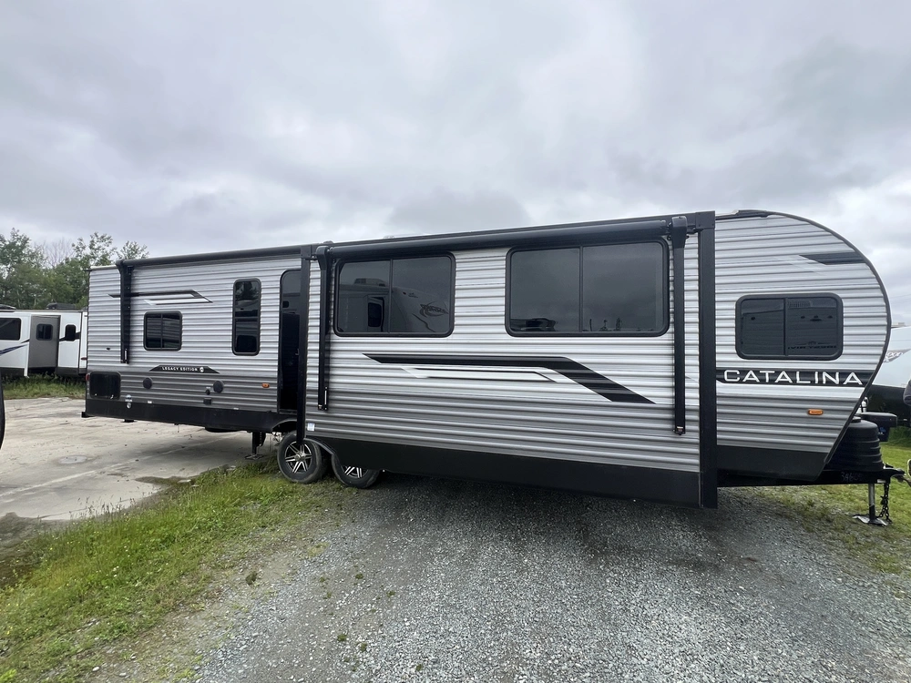 2025 Forest River Coachmen Catalina Legacy Edition 283 Feds alt