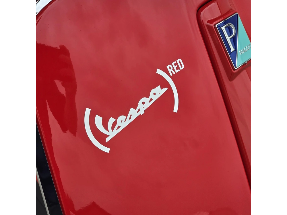 2027 Vespa Primavera Red 150 alt