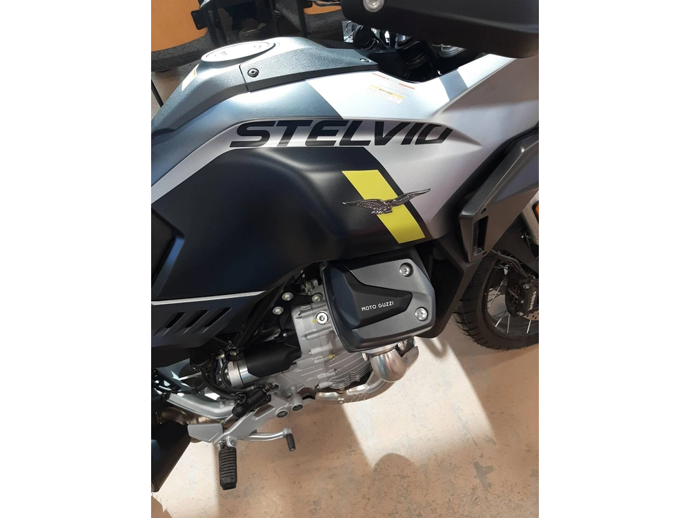 2025 Moto Guzzi Stelvio Aras My25 - Black Vulcano alt
