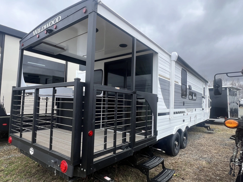 2025 Forest River Wildwood X-lite 22 Veranda alt