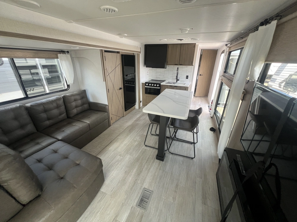 2025 Forest River Wildwood 32veranda alt