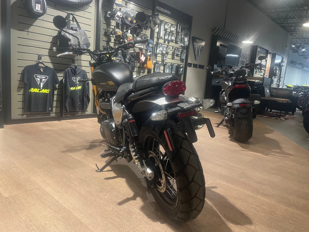 2026 Triumph Scrambler 900 - Matt Khaki Green / Matt Phantom Black alt