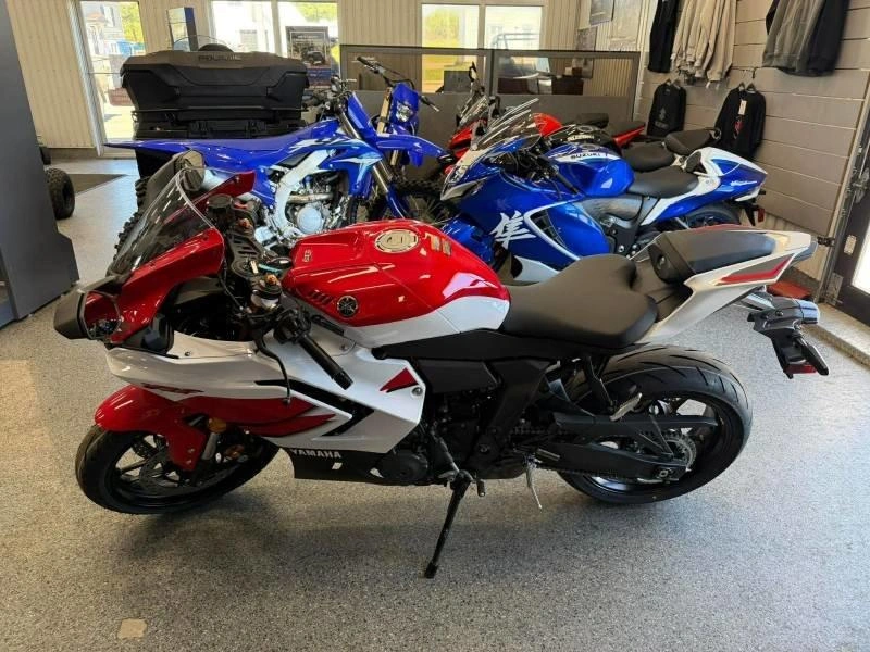 2026 Yamaha Yamaha Yzf-r7 70e Anniversaire alt