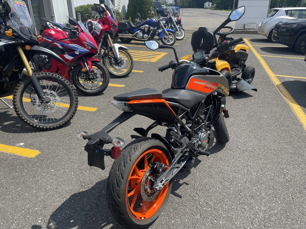 Ktm Duke 200 2023 alt