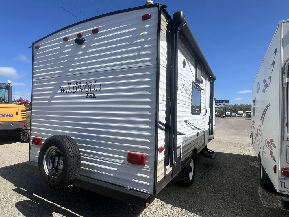 2017 Forest River Wildwood 186rb alt