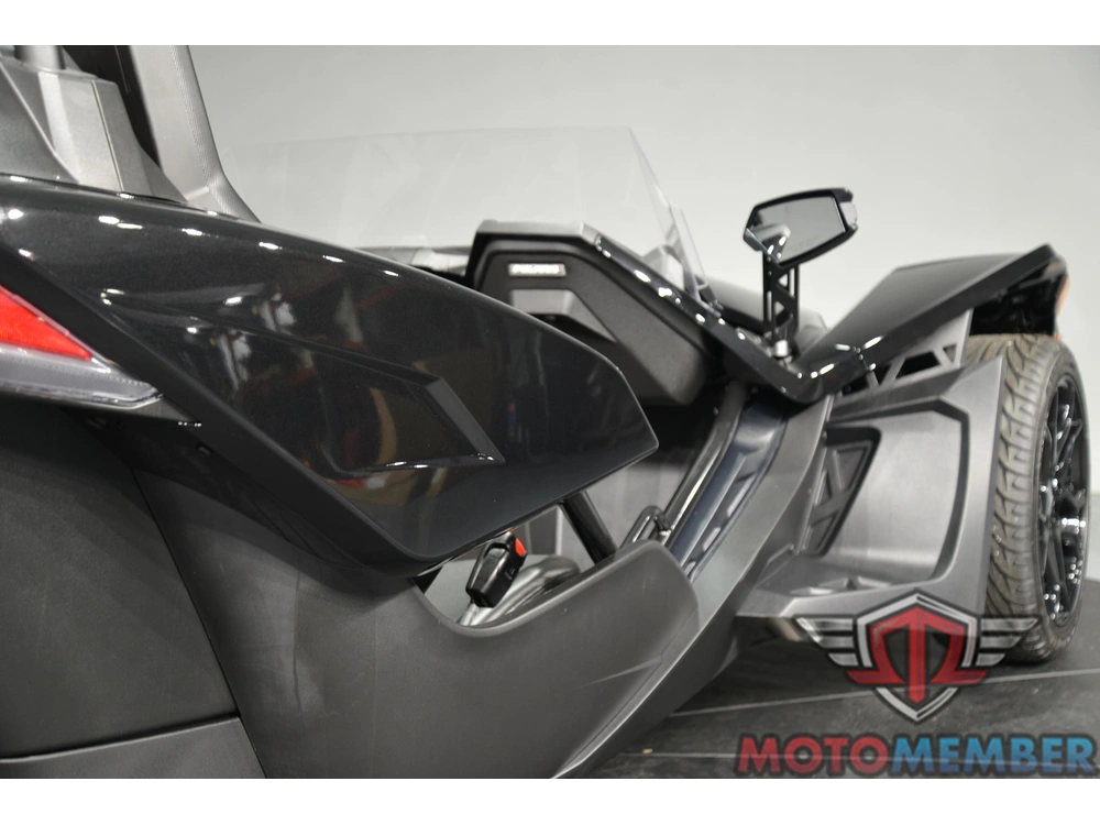 2026 Slingshot Slingshot® S Autodrive Jet Black alt