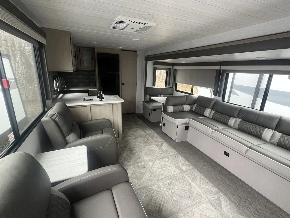 2024 Forest River Wildwood Platinum 27 Rk alt