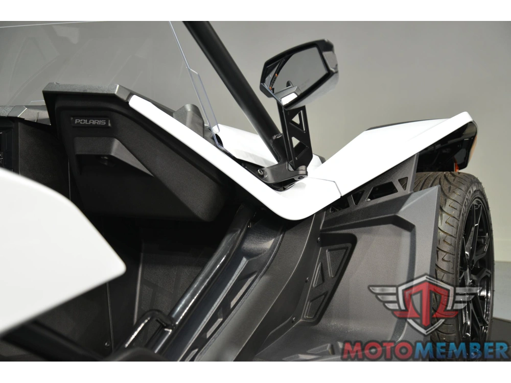 2023 Slingshot S W/ Technology Package I Manual alt