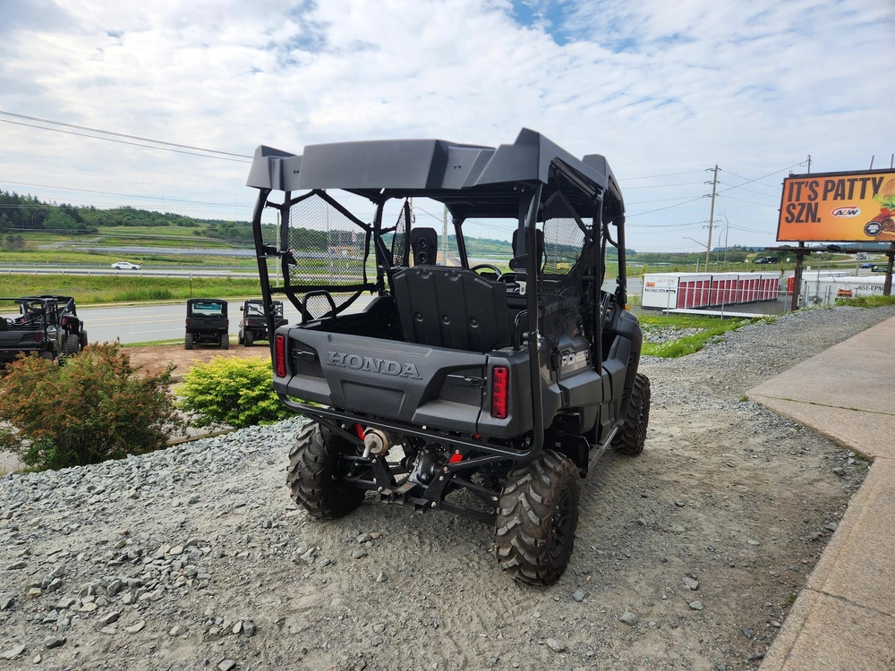 2025 Honda Pioneer 700 - 4d - Green alt