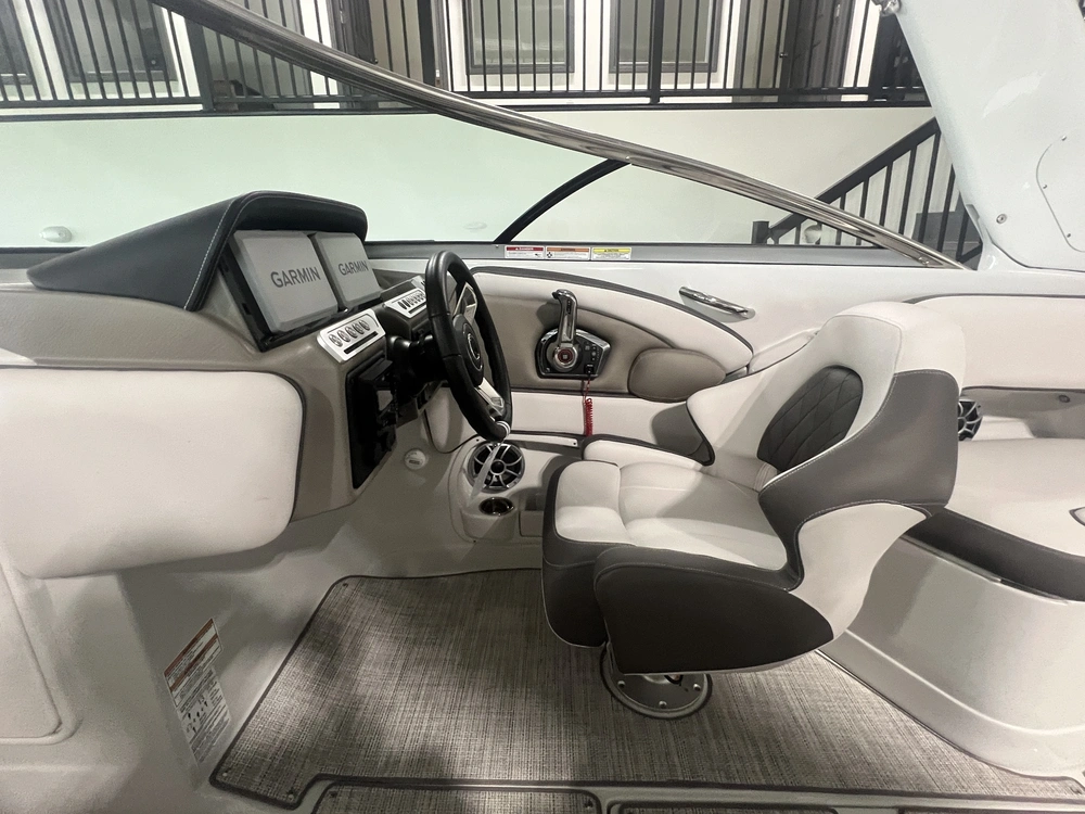 2024 Crownline 280ss alt