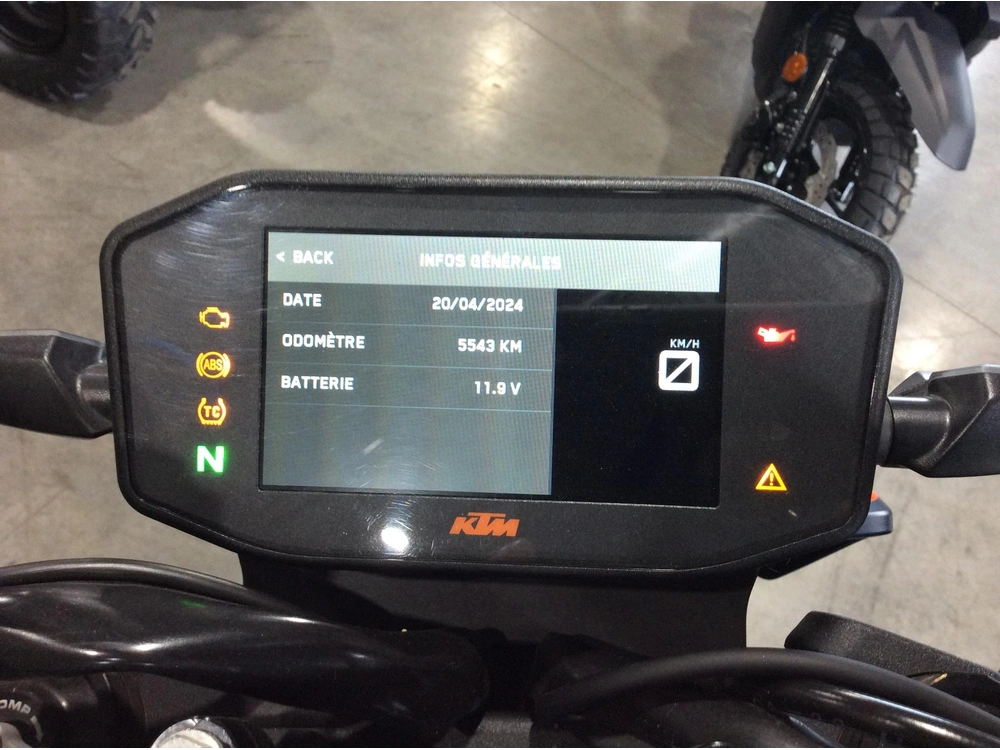 Ktm Duke 890r 2023 alt