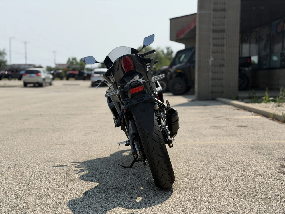 2025 Yamaha Yzf-r3 alt
