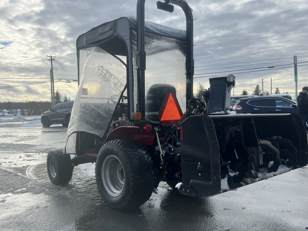 2022 Mahindra Emax 22 Hst alt