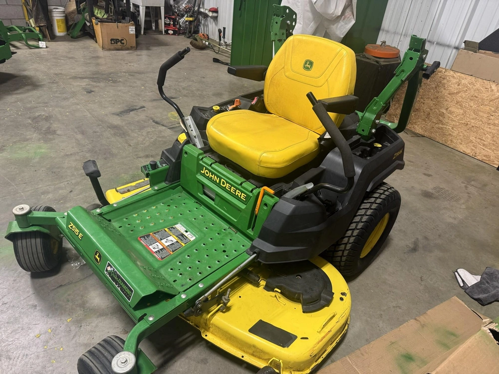 2022 John Deere Z515e alt