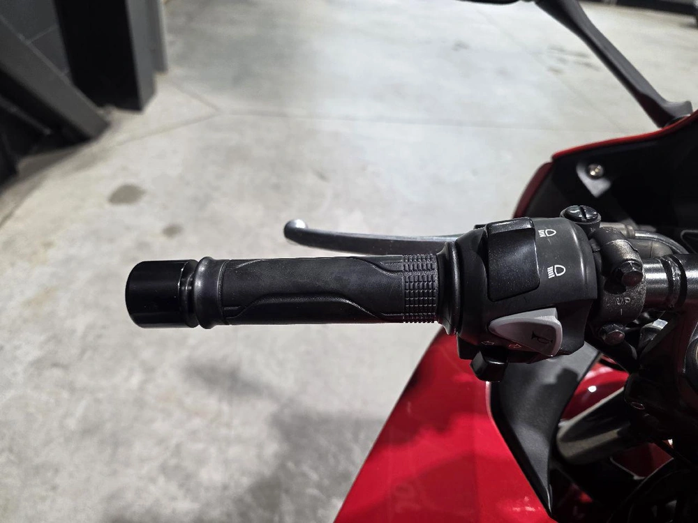 Honda Cbr300 2015 alt