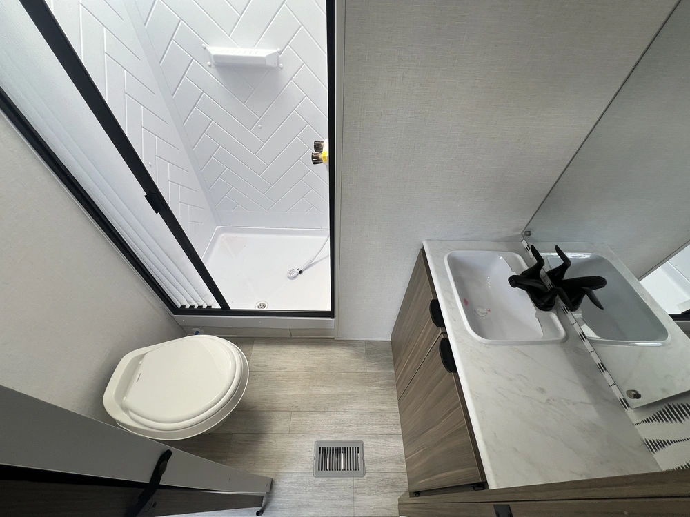 2025 Forest River Wildwood 32veranda alt
