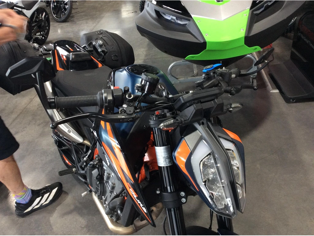 Ktm Duke 890r 2023 alt