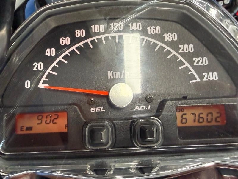 Suzuki Suzuki M 109 R 2006 alt