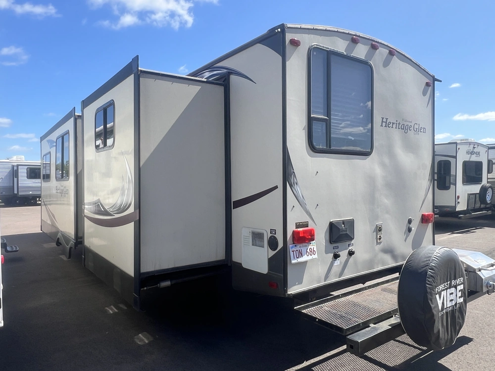 2015 Forest River Heritage Glen 300bh alt