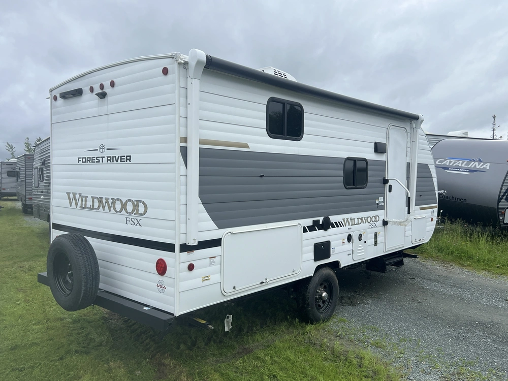 2026 Forest River Wildwood Fsx 178 Bhsk alt