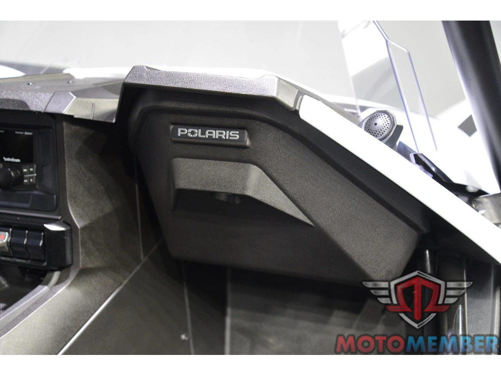 2023 Slingshot S W/ Technology Package I Manual alt