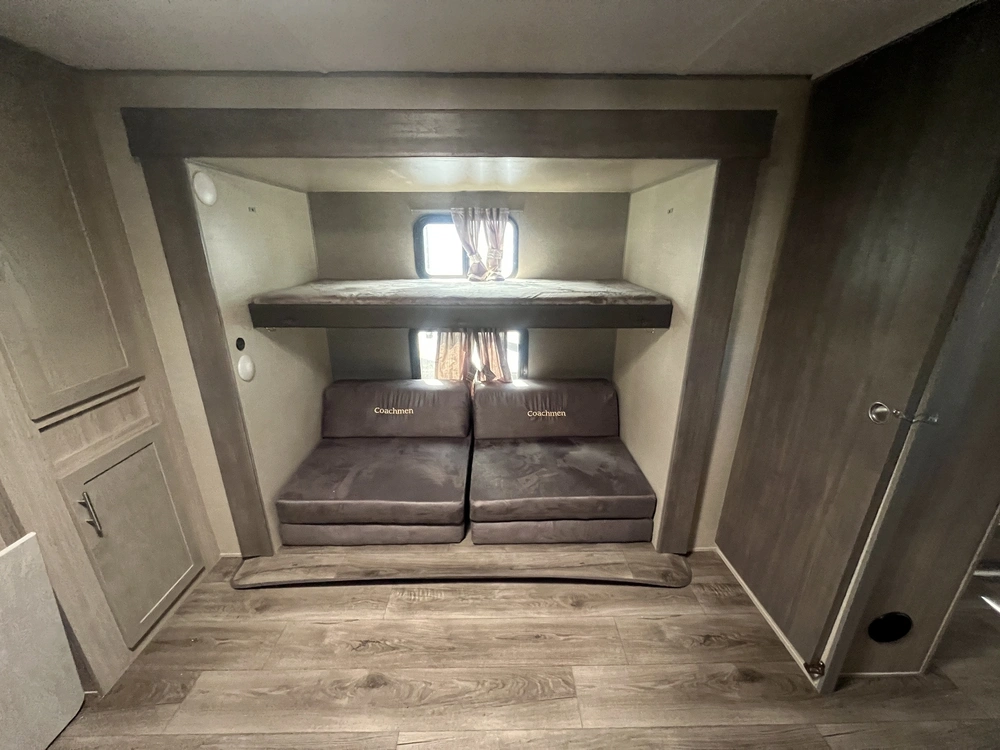 2023 Coachmen Catalina 323qbtsckle alt