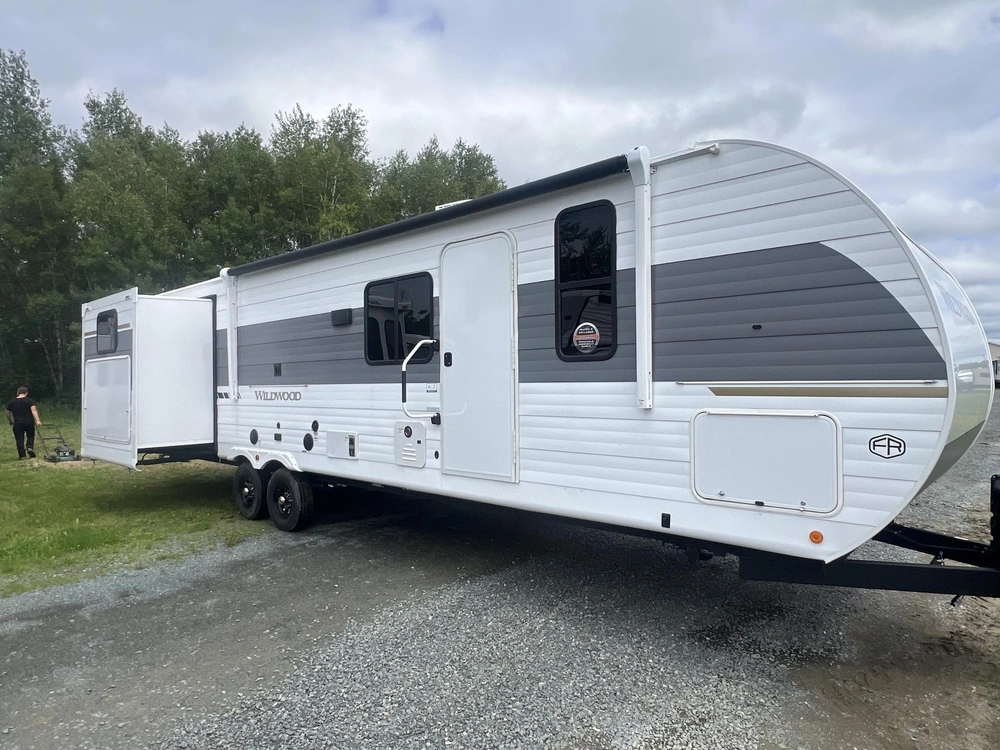 2026 Forest River Wildwood 31 Kqbts alt