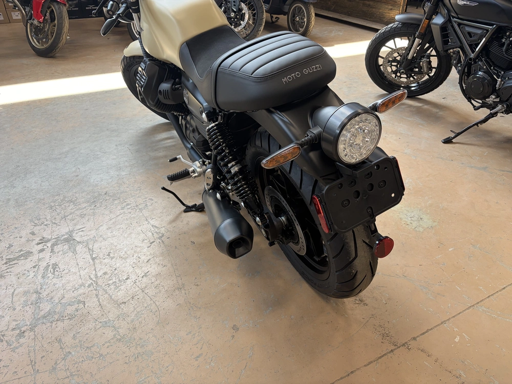 2027 Moto Guzzi V7 Stone (sabbia Camo) alt