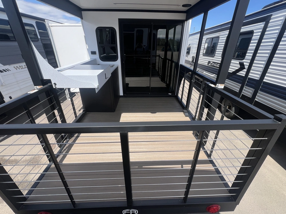 2025 Forest River Wildwood 32veranda alt
