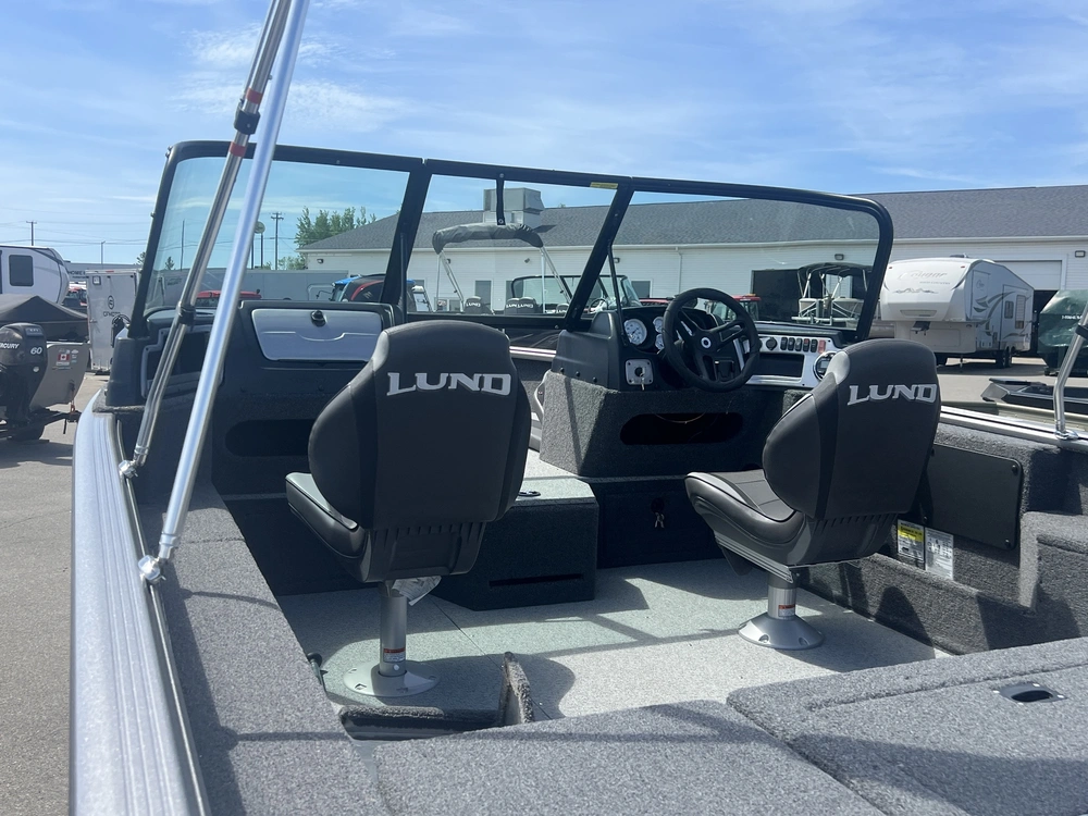 2024 Lund Boat Co 1775 Impact Xs alt