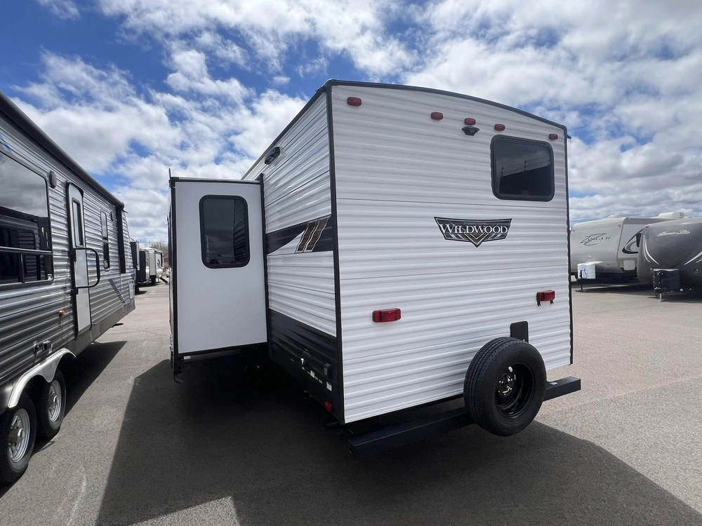 2024 Forest River Wildwood 28dbud alt