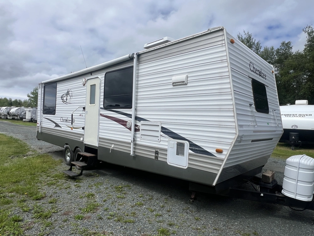 2007 Forest River Cherokee 30 F alt