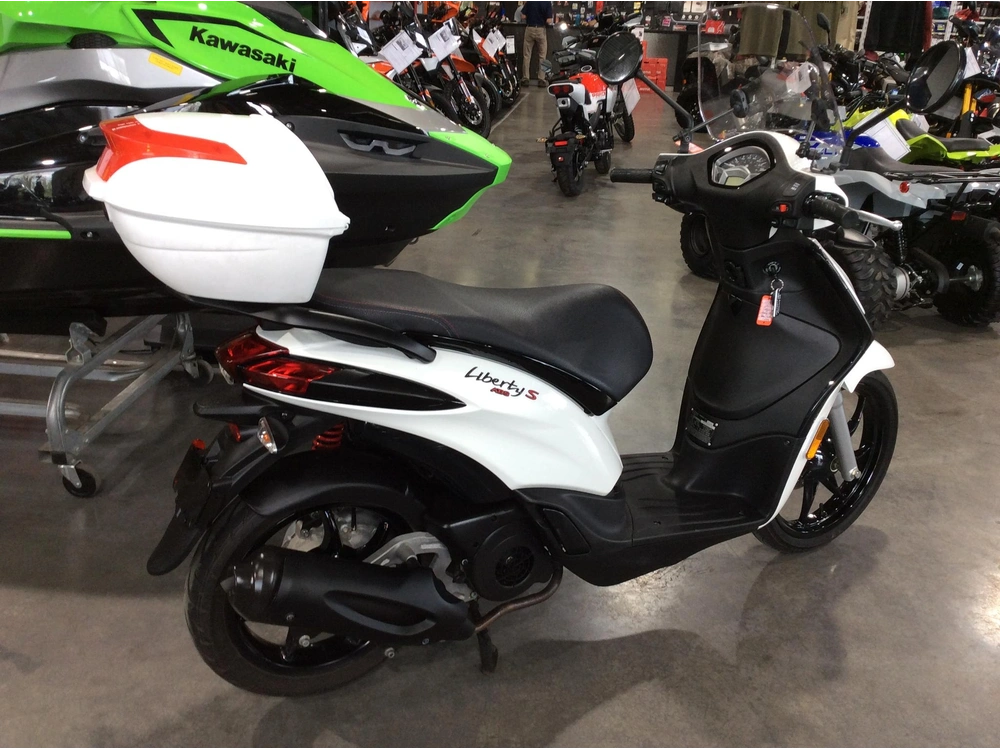 2022 Piaggio Liberty 150 S alt