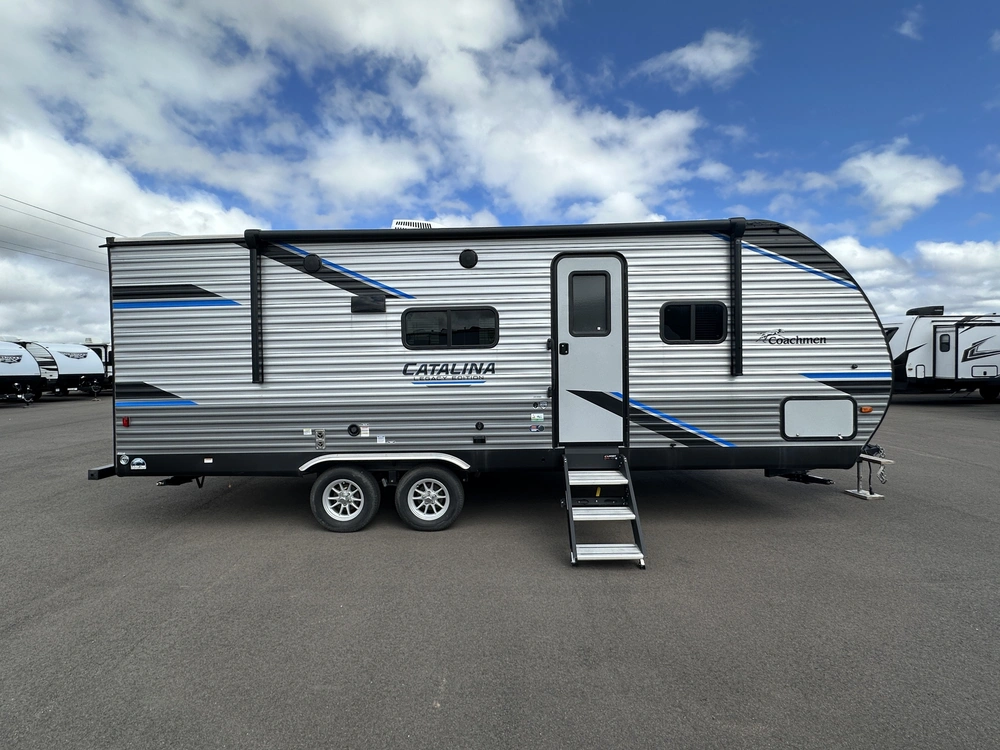 2022 Coachmen Catalina 243rbs alt