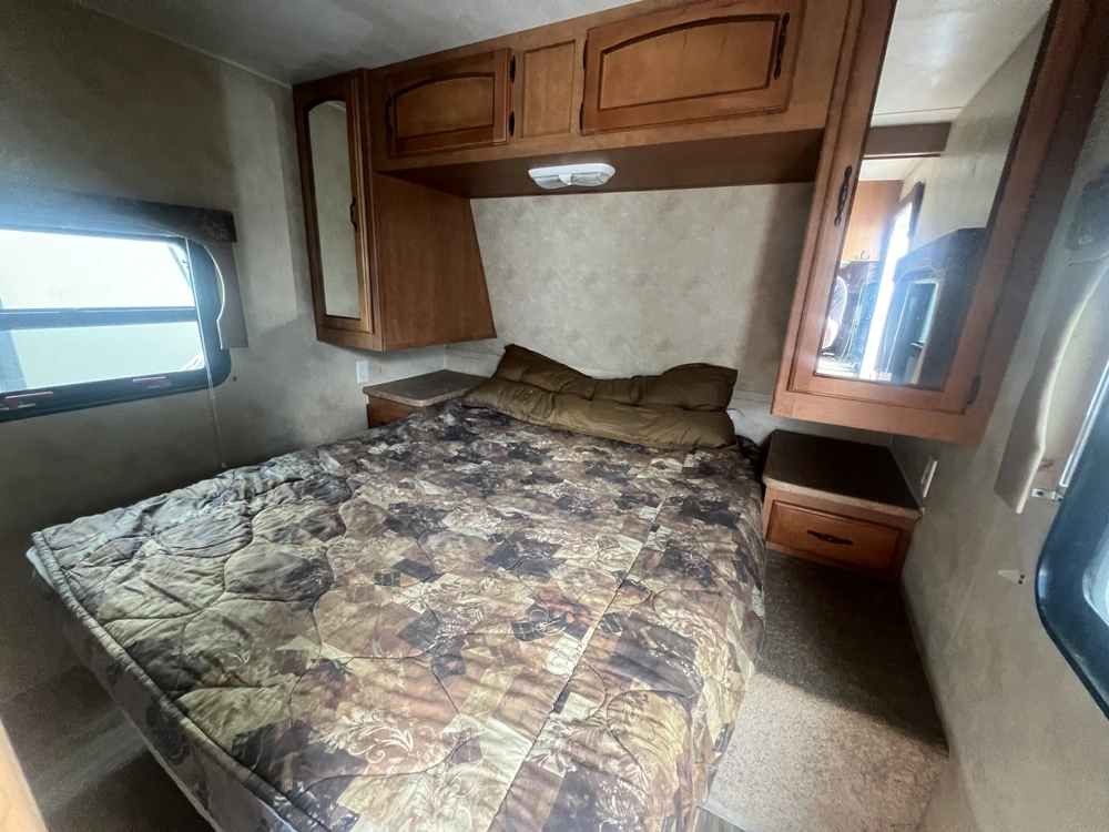 2012 Forest River Puma 31kbh alt