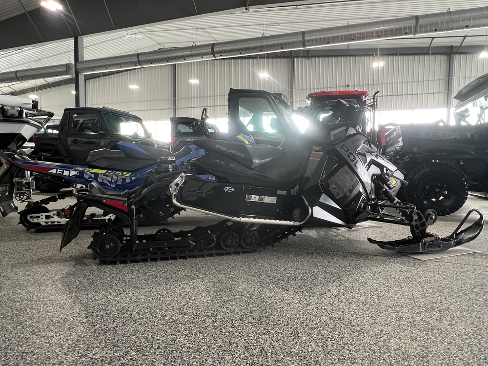 2020 Polaris Switchback Xcr 136 alt