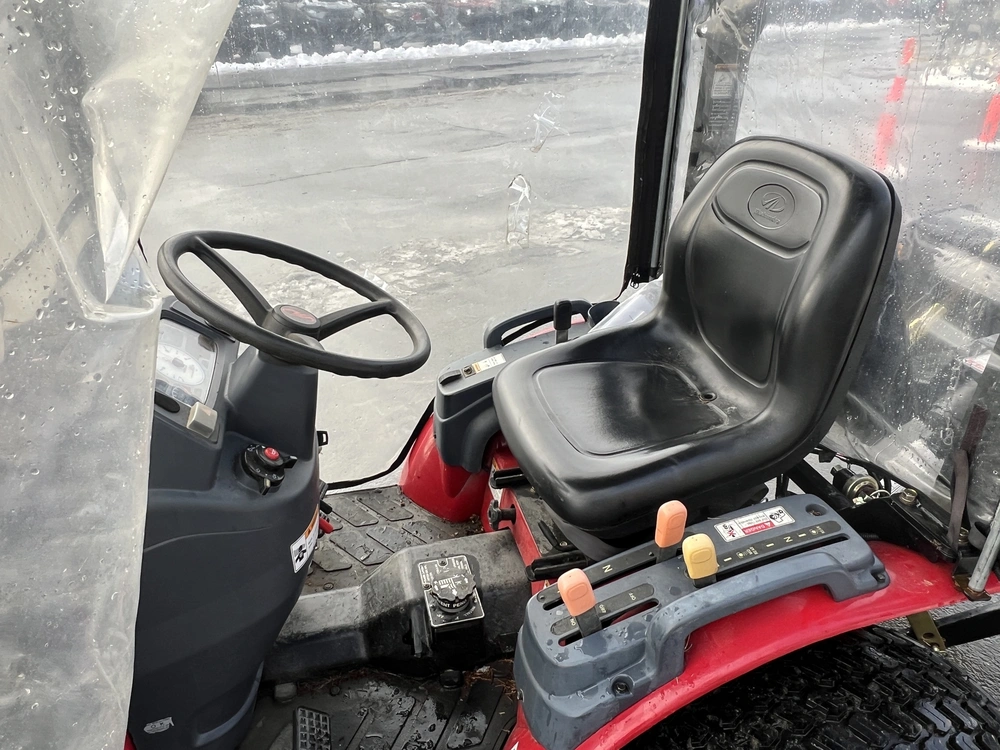 2022 Mahindra Emax 22 Hst alt