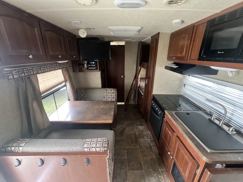 2014 Forest River Dutchmen Four Winds 31 L alt