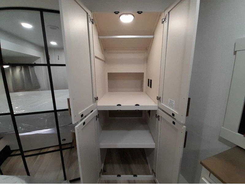 Brinkley Model Z Z3600 2027 alt