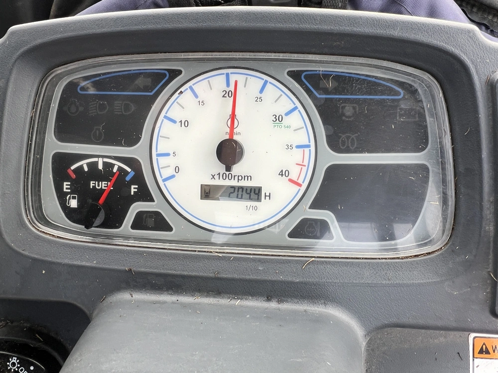 2022 Mahindra Emax 22 Hst alt