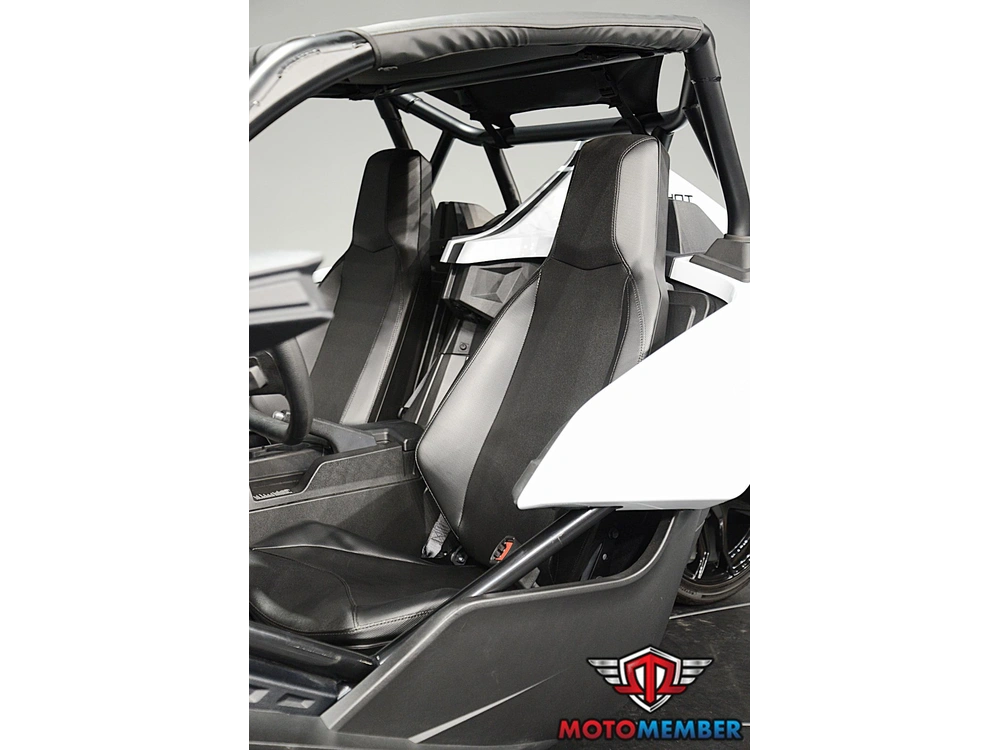 2023 Slingshot S W/ Technology Package I Manual alt