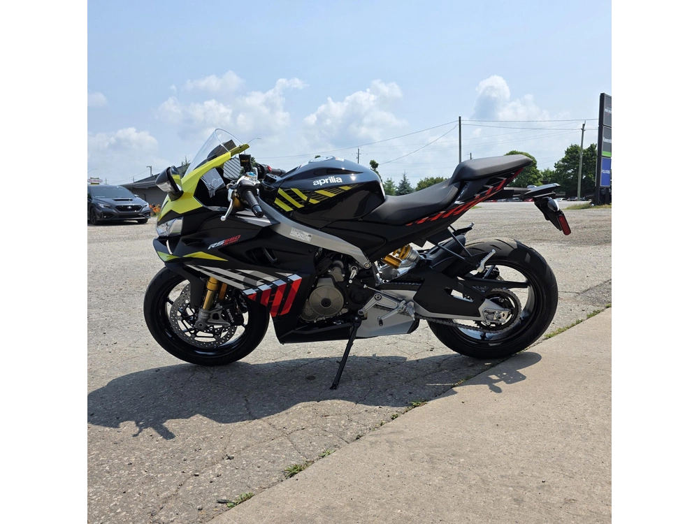 2027 Aprilia Rs 660 Factory alt