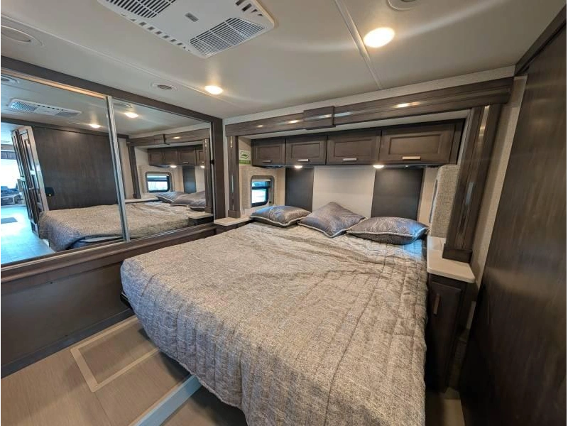 Thor Motor Coach Palazzo 37.4 2023 alt