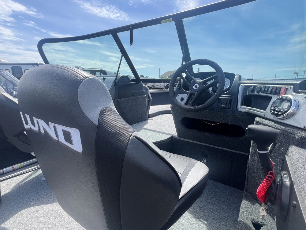 2024 Lund Boat Co 1775 Impact Xs alt