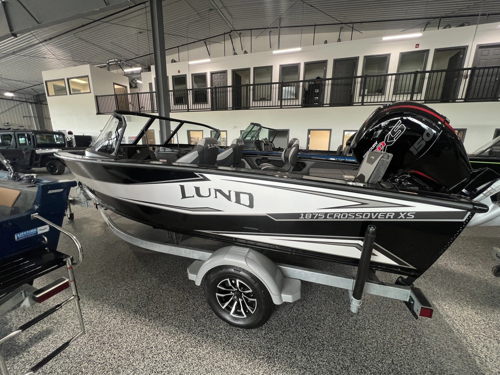 2026 Lund Boat Co 1875 Crossover Xs alt