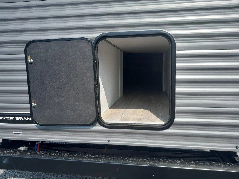 2027 Coachmen Catalina 231bhs alt