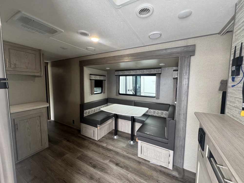 2023 Coachmen Catalina Trail Blazer 29ths alt